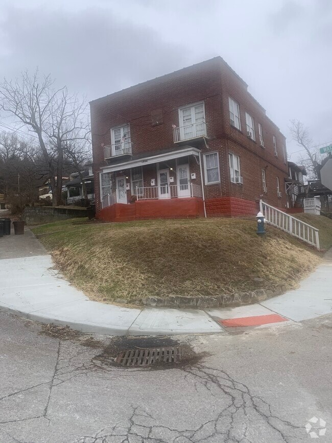 Building Photo - 1404 Watts St Unit B Rental