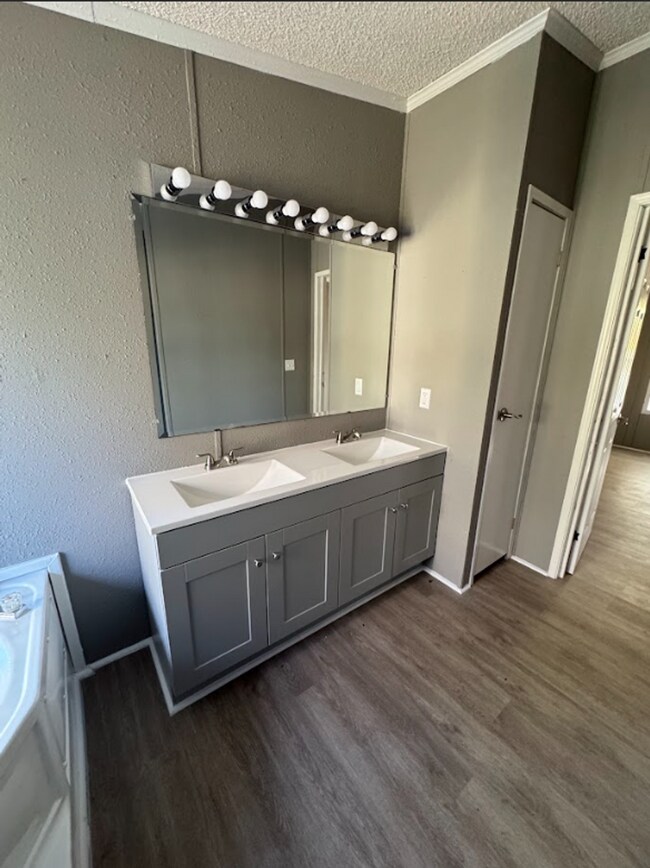 Photo - 422 N 4th Ave