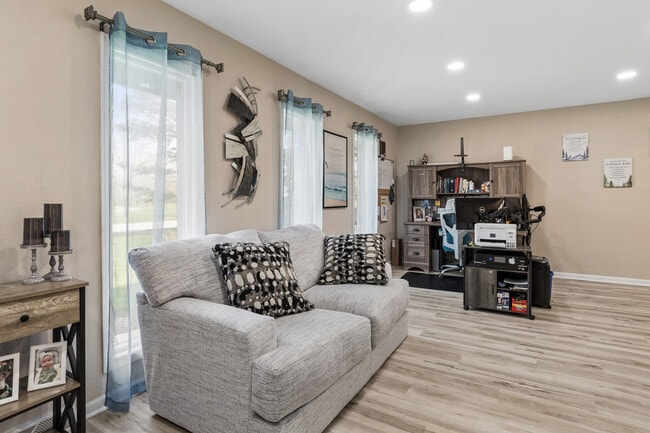 Photo - 407 Greenfield Rd