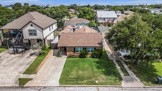 Photo - 5720 Fraser Ave