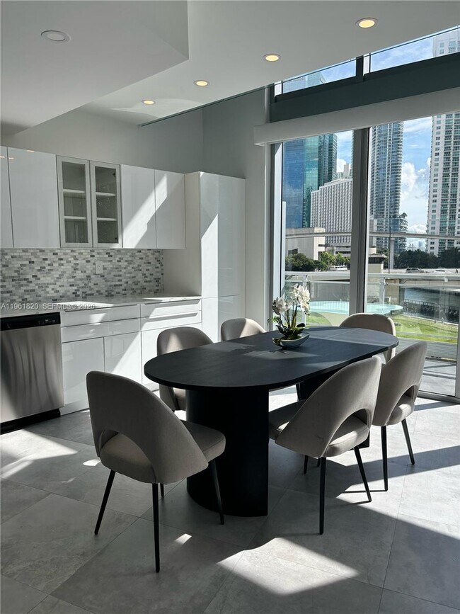 Photo - 92 SW 3rd St Unit 510