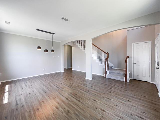 7233 Lindentree Ln