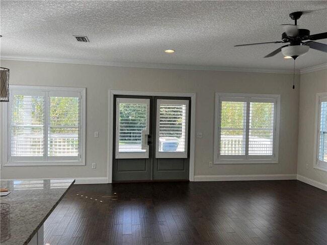 Photo - 608 Holly St