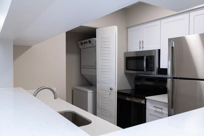 2BR, 2BA - 950SF - Kitchen