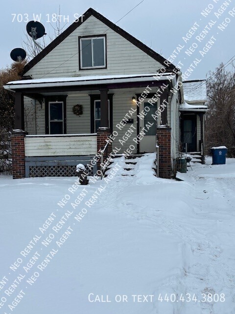 Building Photo - 703 W 18th St