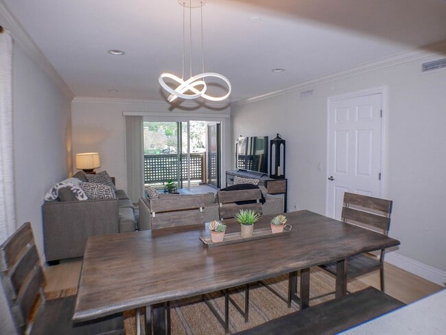 Building Photo - RARE Offering 2BD/2BA Furnished Condo of s... Unit 305