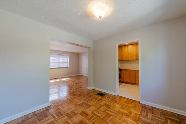 Photo - Compton Court Apartments