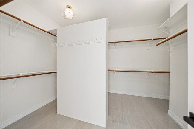 Photo - 5622 Lake Pl Dr