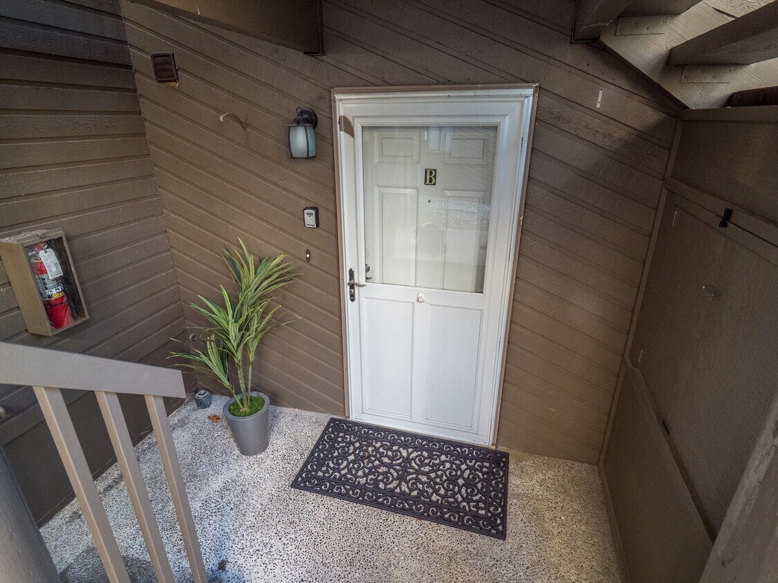 Photo - 10017 NE 122nd St (Kirkland, WA)