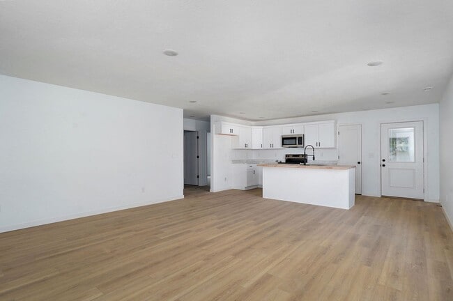 Photo - College students welcome! Brand new 3 bedr...