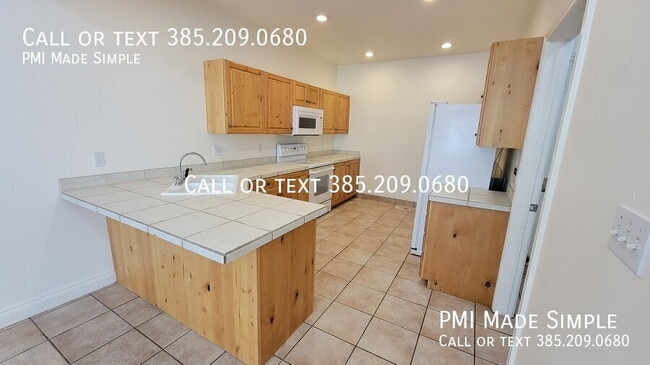 Building Photo - 3042 E Somerset Dr Rental