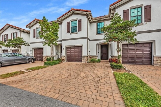 Photo - 1004 Willow Pl