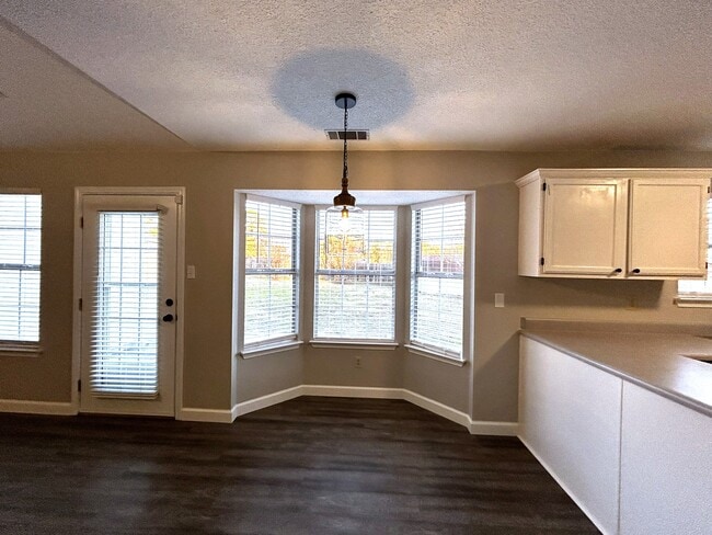 Photo - 3604-3604 Meadowlake Dr