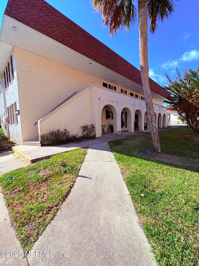 Building Photo - 1540 El Prado Rd Unit 4