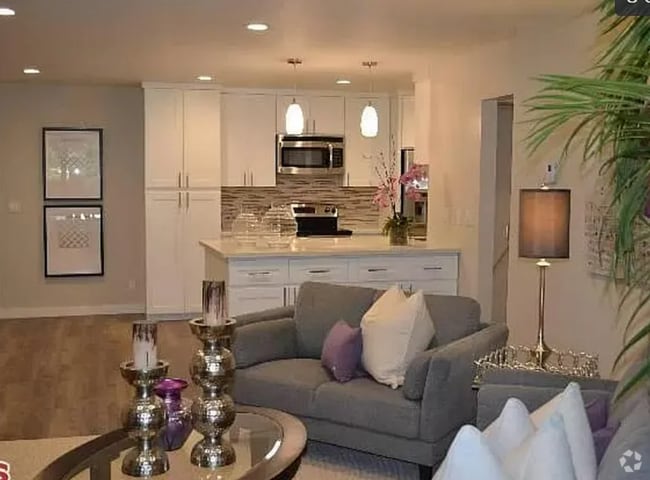 Building Photo - 8640 Gulana Ave Unit J1002 Rental