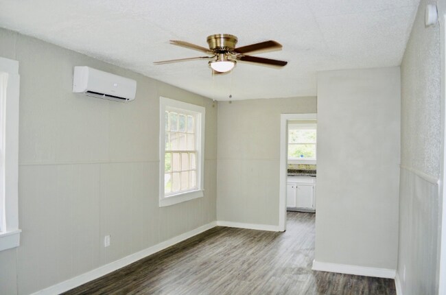 Photo - 1501 Nashby St