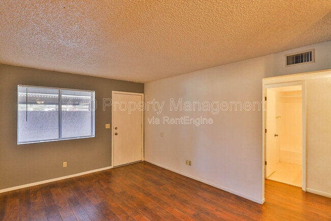 Photo - 2729 N Salem Unit 101