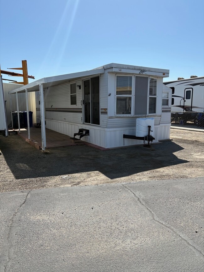 Building Photo - 12374 Mapleview St Rental