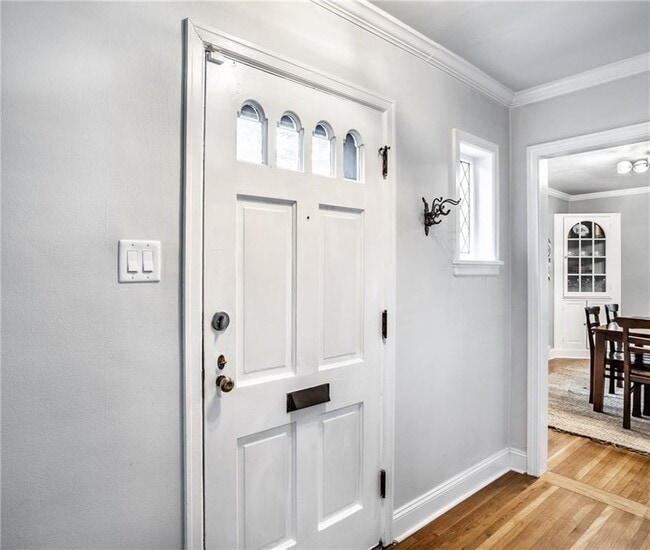 Photo - 5953 Rosslyn Ave