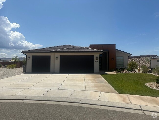 Building Photo - 3 bed plus office / 2.5 bath / 3 car Singl... Rental