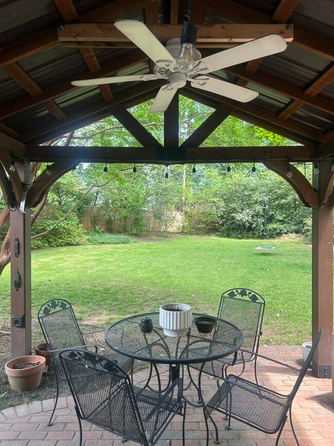Photo - 286 Belhaven St