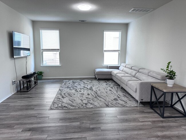 Photo - 508 Black Alder St