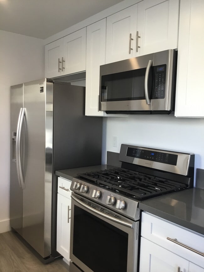 Building Photo - 2604 Graham Ave Unit C-Upper