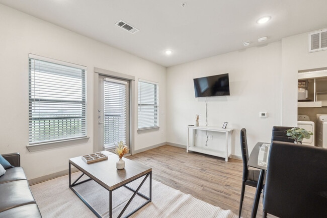 Photo - 2051 Mayfield Pkwy Unit SI FL3-ID1612616P