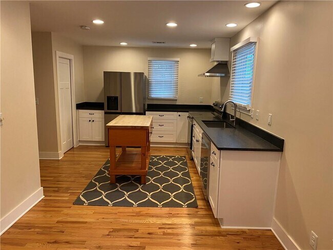 Photo - 161 Stanhope Cir NW