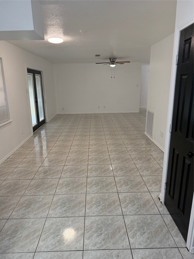 Photo - 843 Regal St
