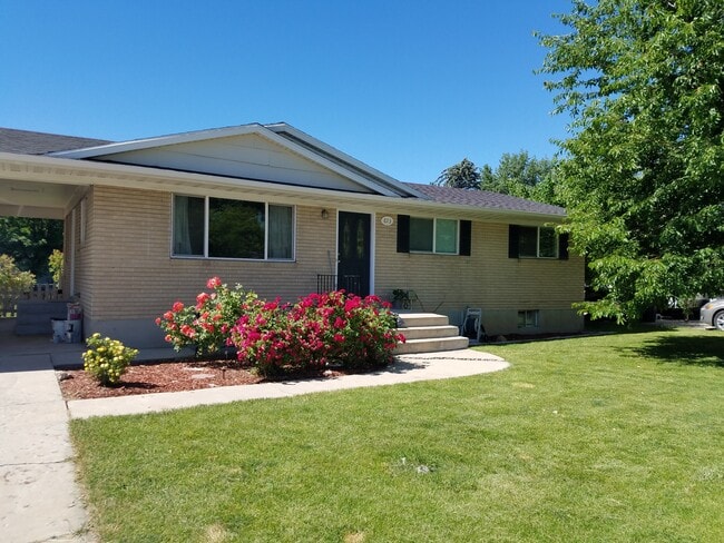 Building Photo - 853 W 2100 N Rental