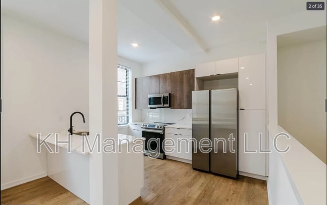 Photo - 640 Moore St