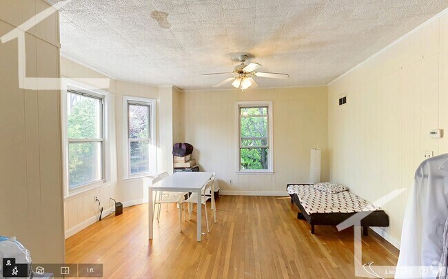 Building Photo - Desirable BU Location, Walk to School, Wat... Rental