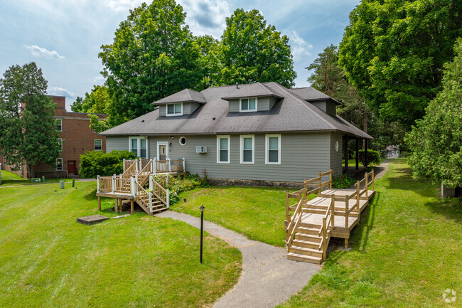 Photo - Manlius Academy Apartments