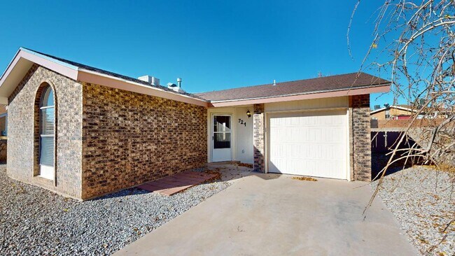 Building Photo - 3 Bed / 1.75 Bath in Alamogordo, NM!