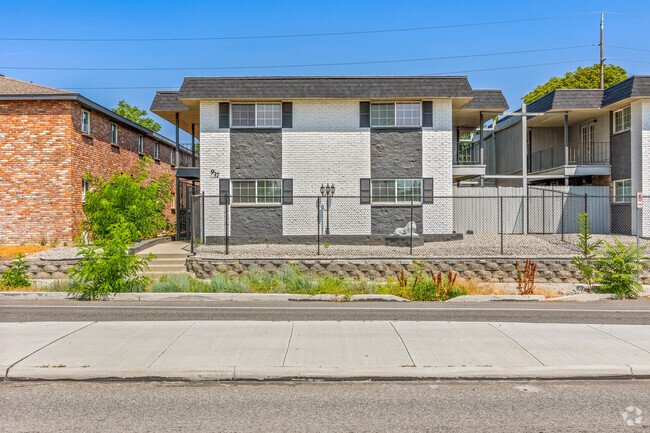 Building Photo - 923 E Indiana Ave Rental