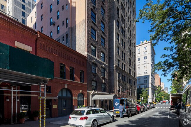 Photo - 108 E 66th St