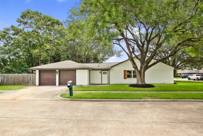 Photo - 3208 Woodstone Dr
