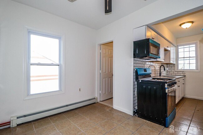 Photo - 364 Market St Unit 2F