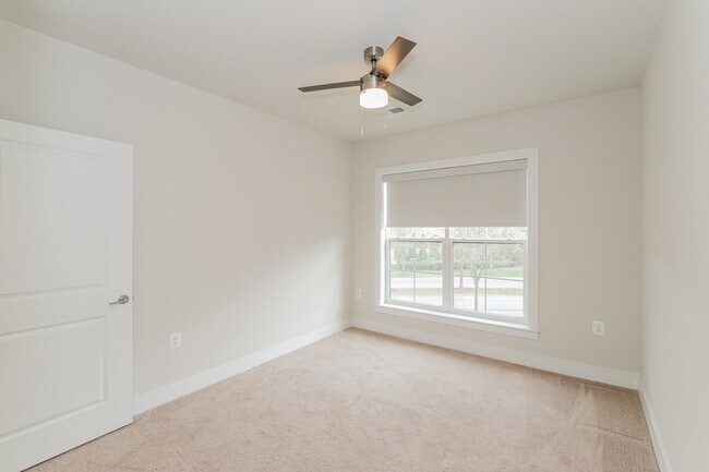 Photo - 102 St Ives Pl Unidad 303