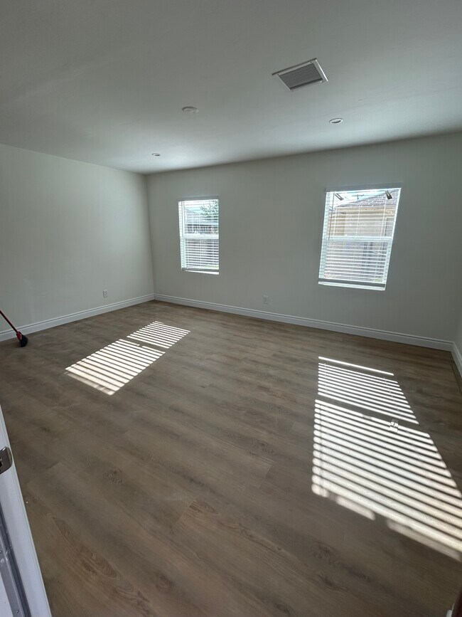 Photo - 1382 N Mountain View Ave Unit 1382