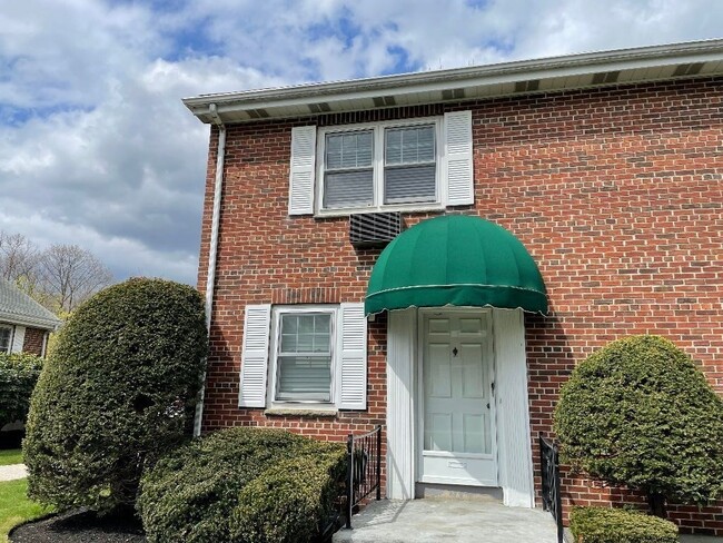 Photo - 134 Emerson Gardens Rd Unidad 134 Rental