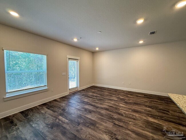 Photo - 1559 Iroquois Ct