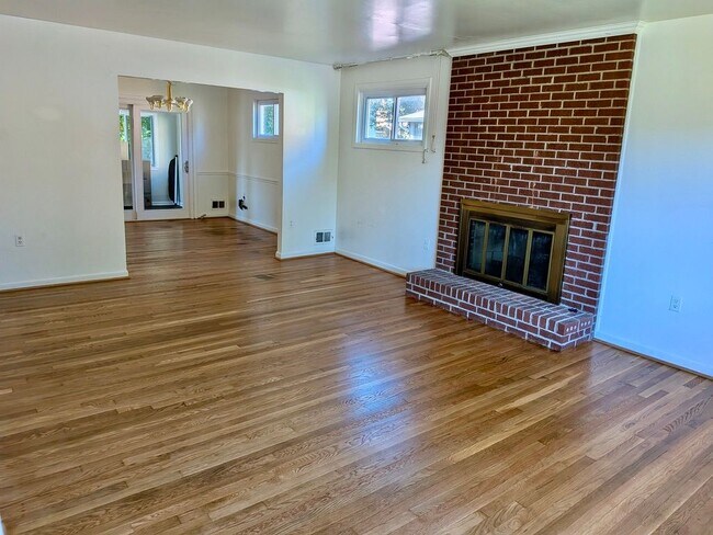 Photo - 9204 Davidson St