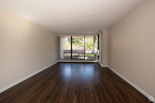 1BR, 1BA - 670SF - Living Room