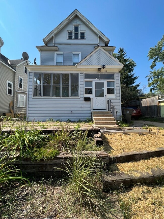 Building Photo - 216 16th St S