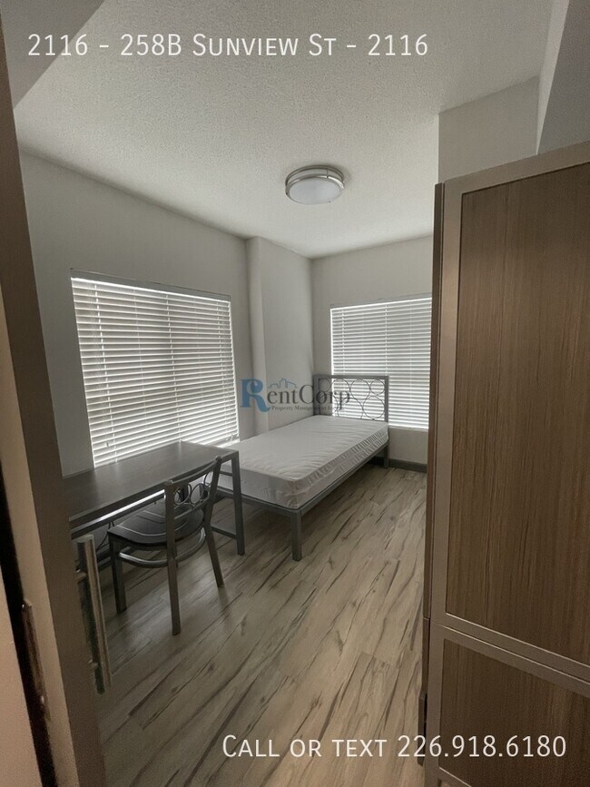 Photo - 258B-258B Sunview St