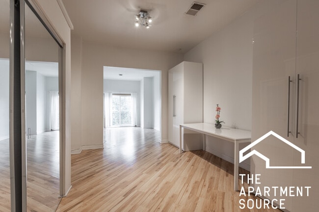 Photo - 2554 W Cortland St Unit 1