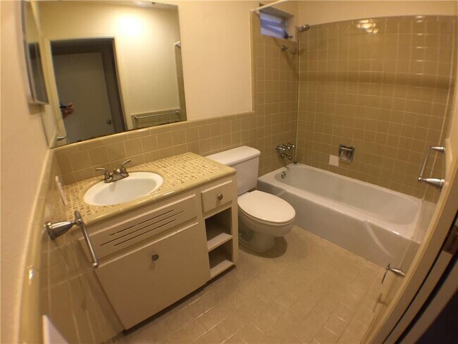 Photo - 2800 Cole St Unidad 103C