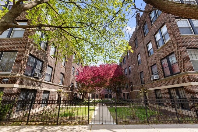 Photo - 5331 S Cornell Ave Unidad 3 Rental